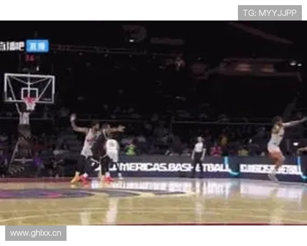 凯斯勒强行突破禁区转身上篮打板得分展现精湛技术 凯斯勒强行突破禁区转身上篮打板得分展现精湛技术