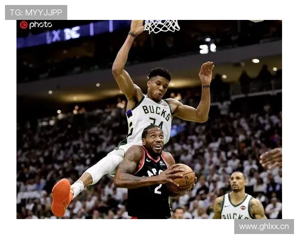 字母哥遭严防仍强势打进并反击挑篮再展爆发力主宰比赛瞬间高光时刻